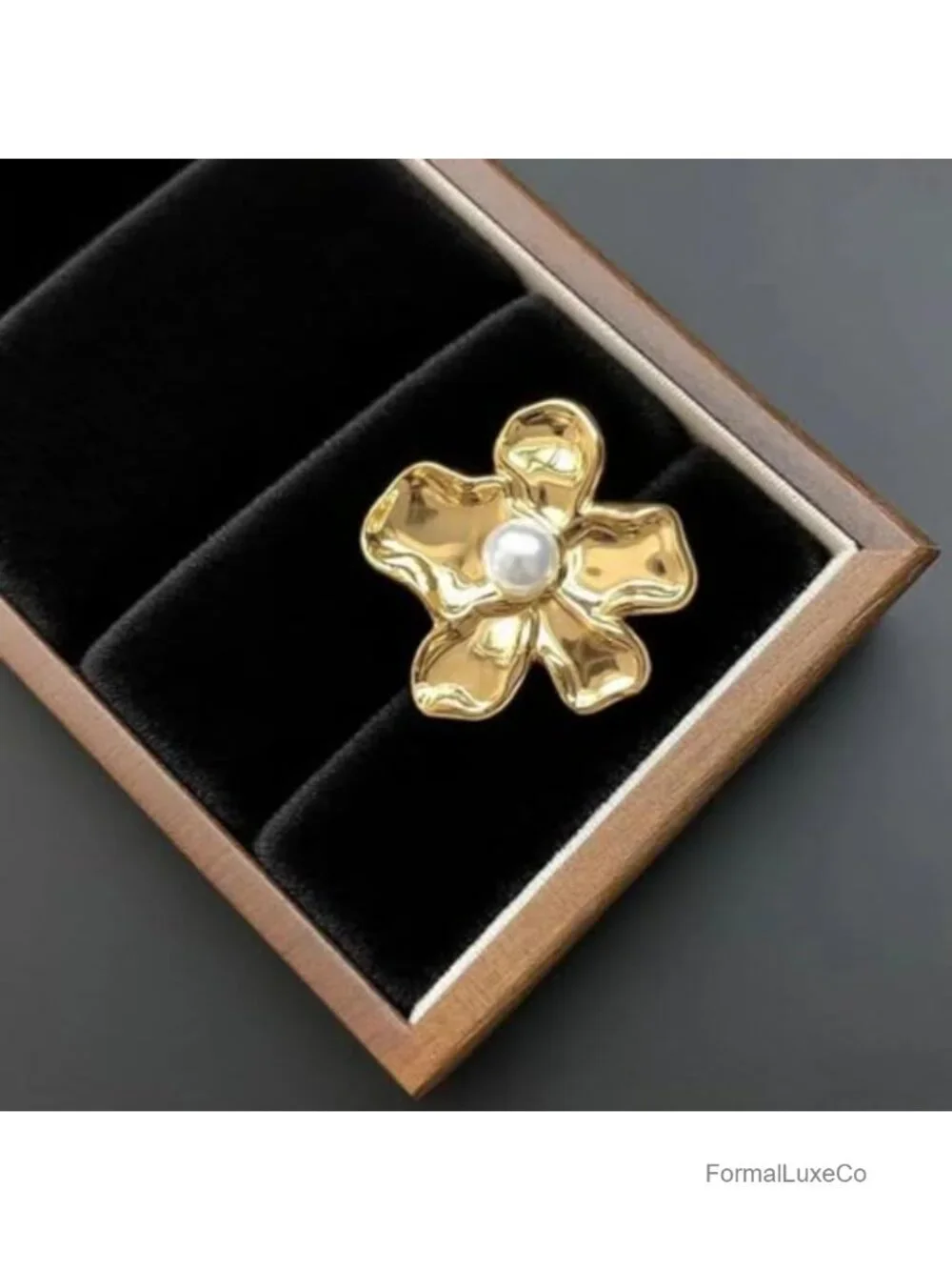 Gold Pearl Flower Brooch Pin for Women Chunky Floral Statement Vintage Style